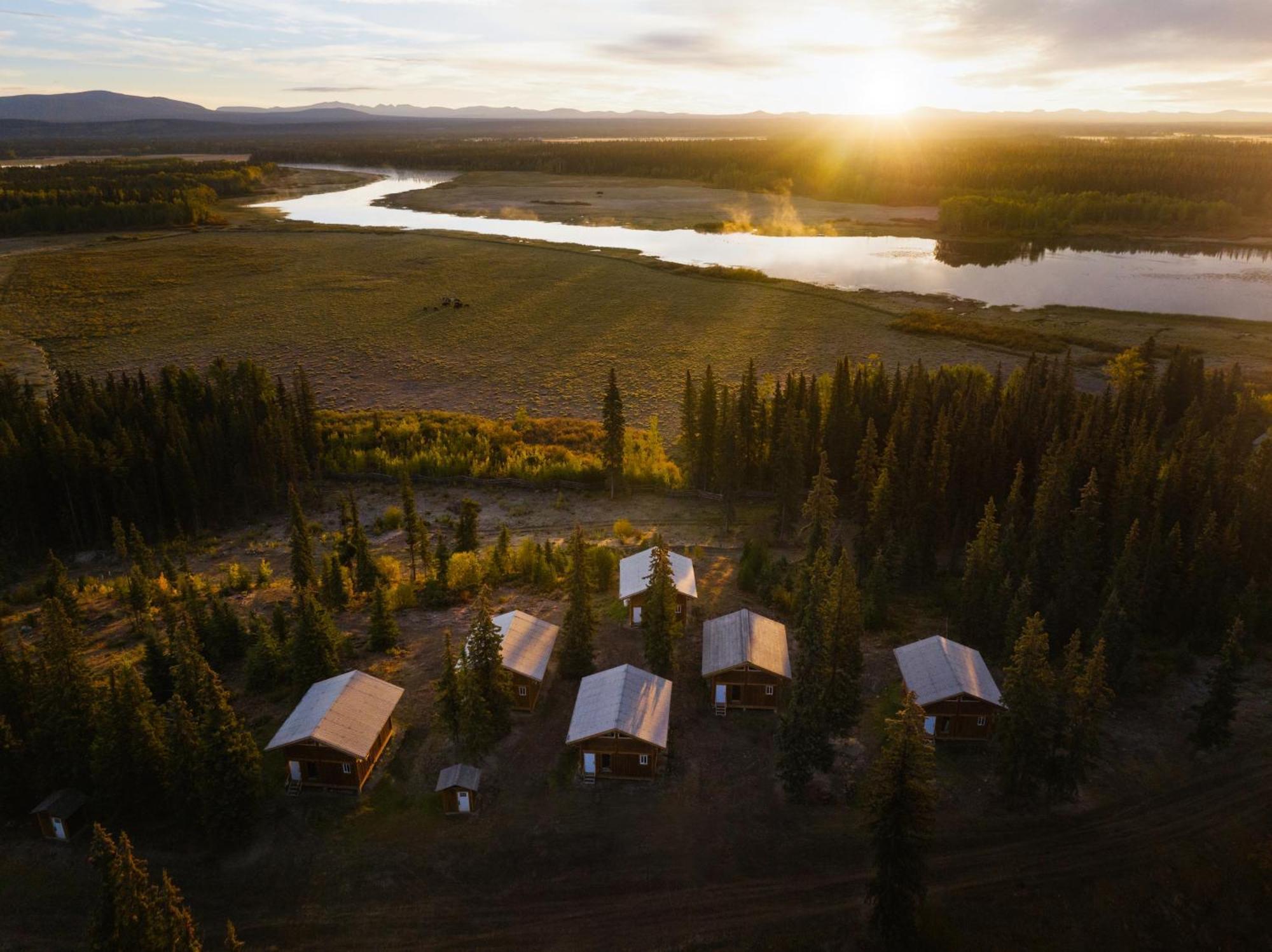 Red Cariboo Resort Anahim Lake Esterno foto